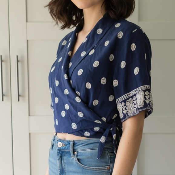 Diane Gilman Navy Blue Wrap Top with Cream Polka Dots Silk Vintage Size 8 - Picture 1 of 8